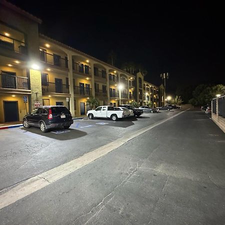 Five Star Inn Уэст-Ковина Экстерьер фото