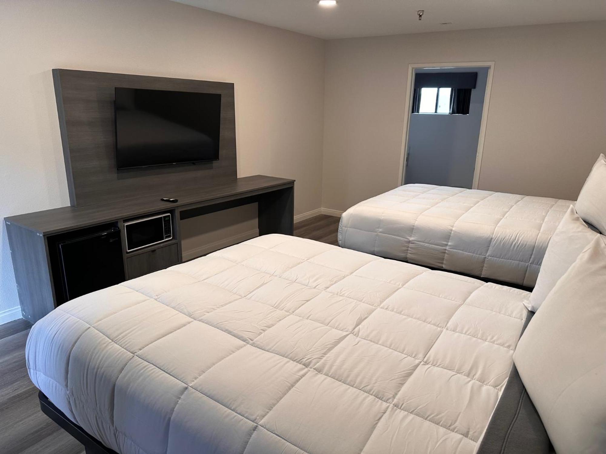Five Star Inn Уэст-Ковина Экстерьер фото