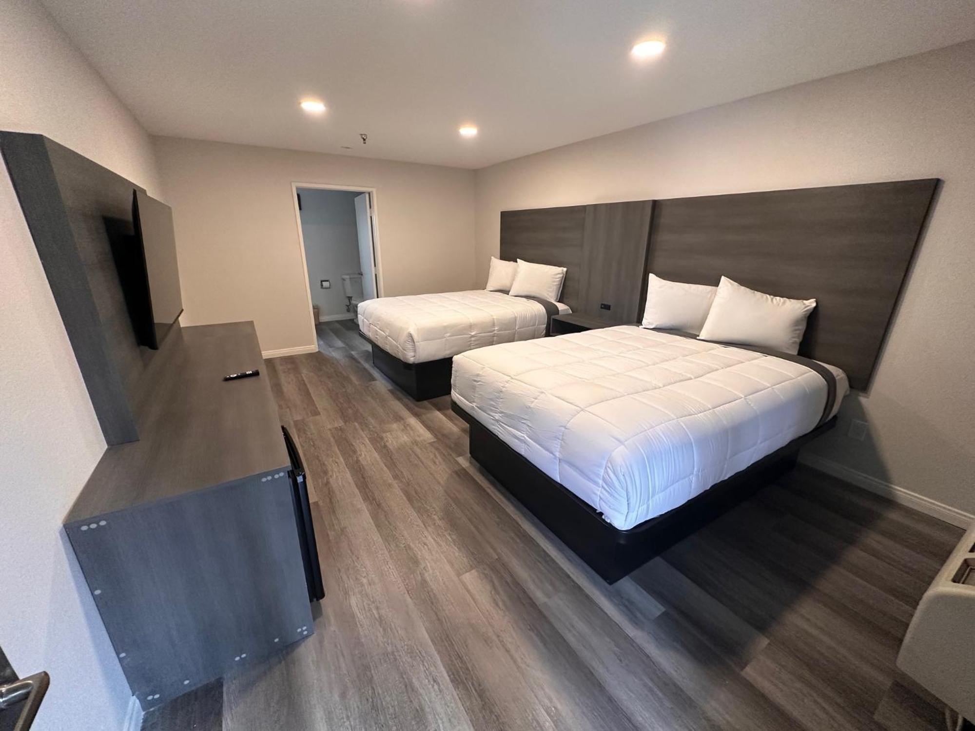 Five Star Inn Уэст-Ковина Экстерьер фото