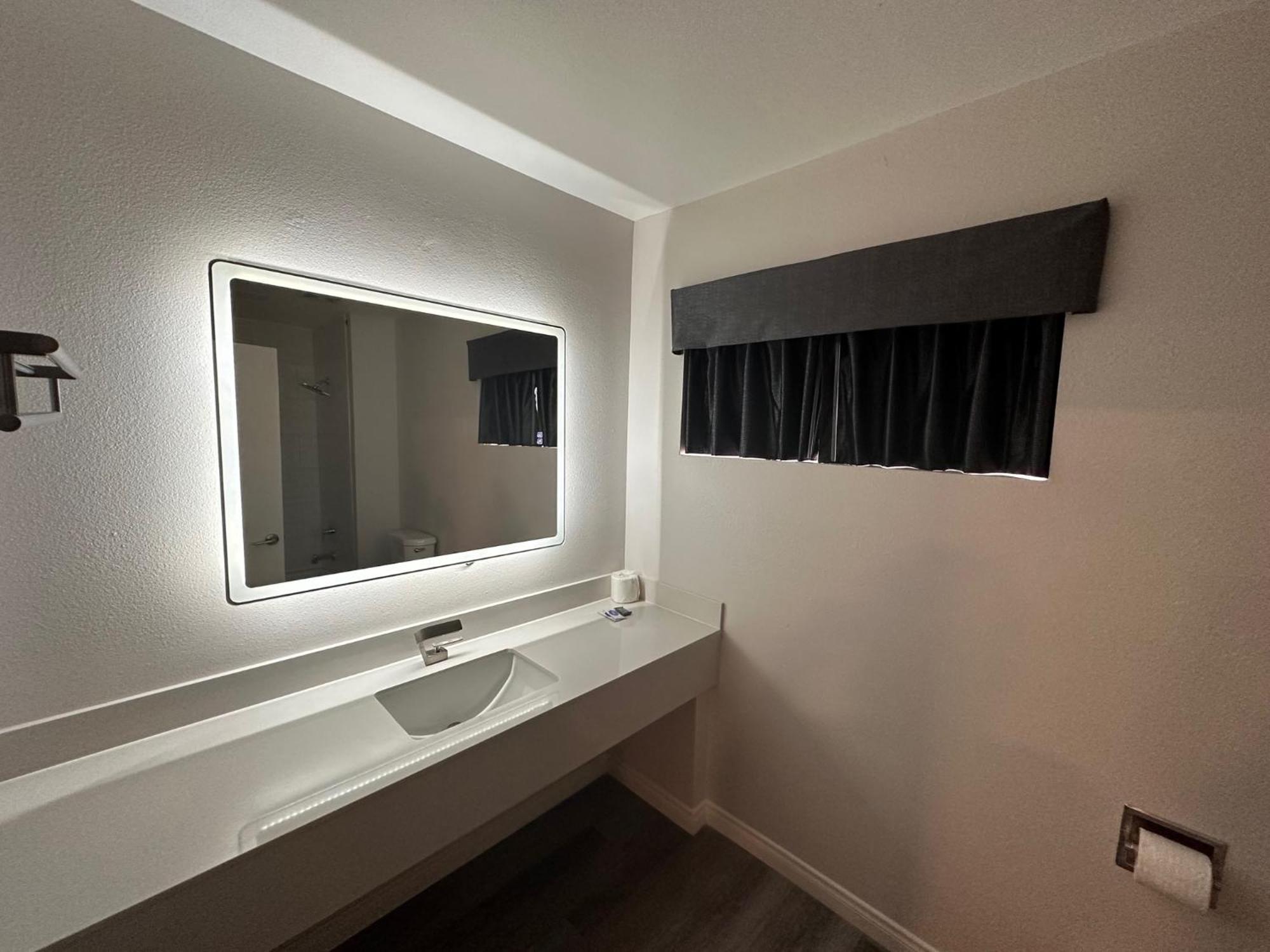 Five Star Inn Уэст-Ковина Экстерьер фото