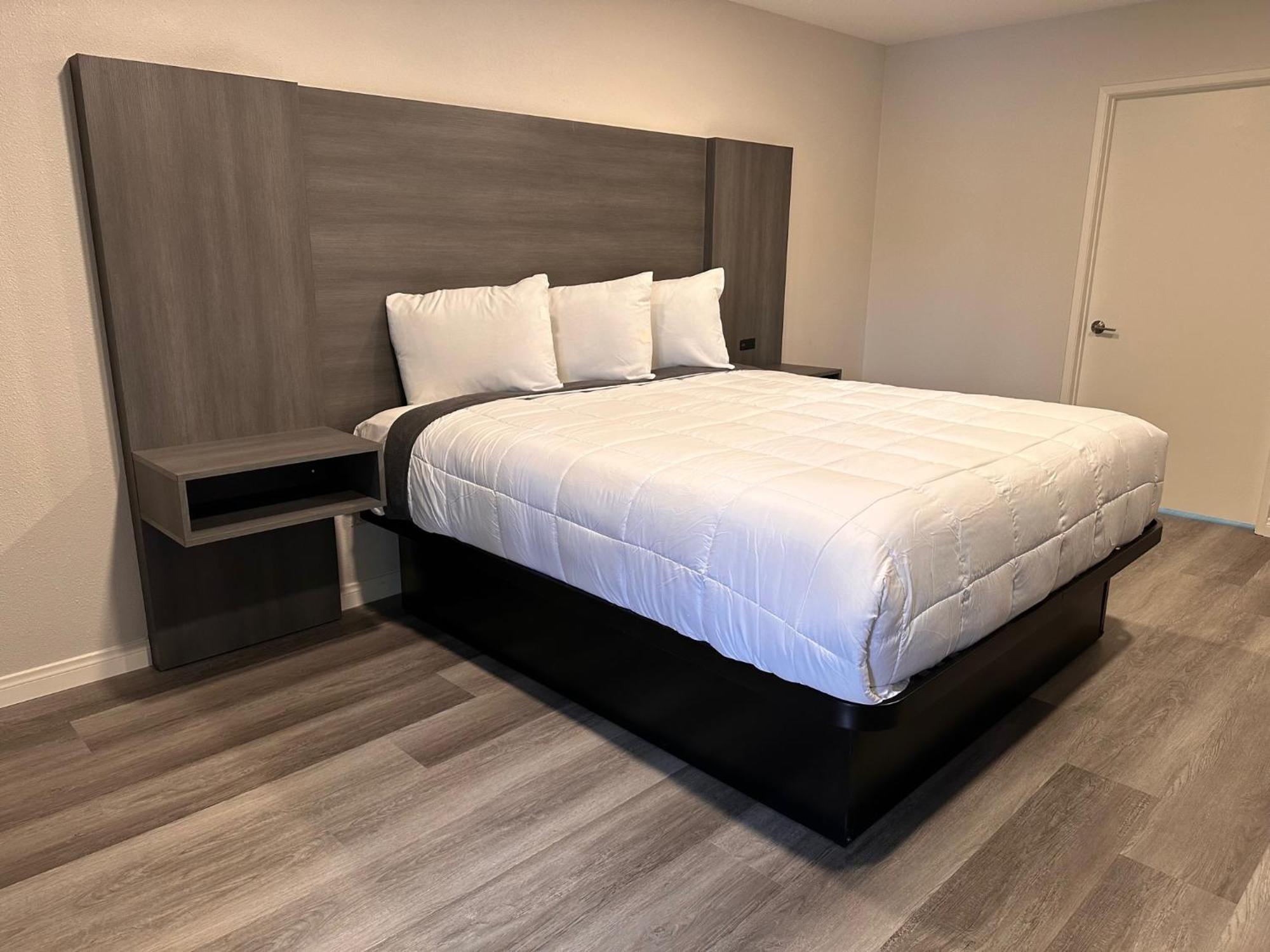 Five Star Inn Уэст-Ковина Экстерьер фото